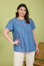 PLUS CURVY TOP | CHAMBRAY HALF BUTTON SHORT SLEEVE TOP