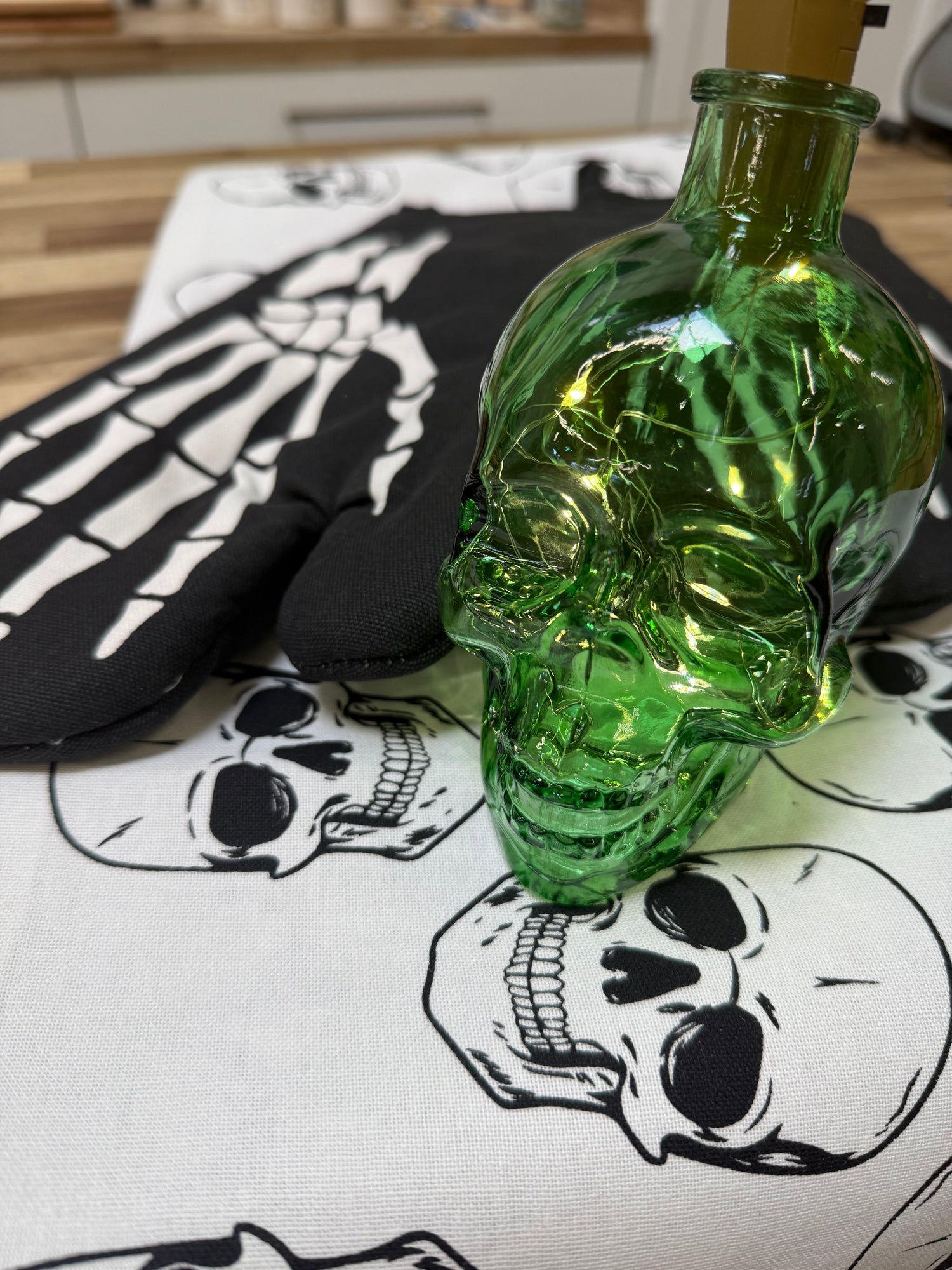 Halloween | Light-Up LED Skull Bottle