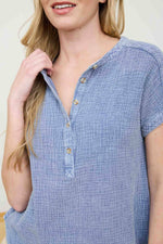 COTTON GAUZE TOP | SHORT SLEEVE HENLEY CHAMBRAY