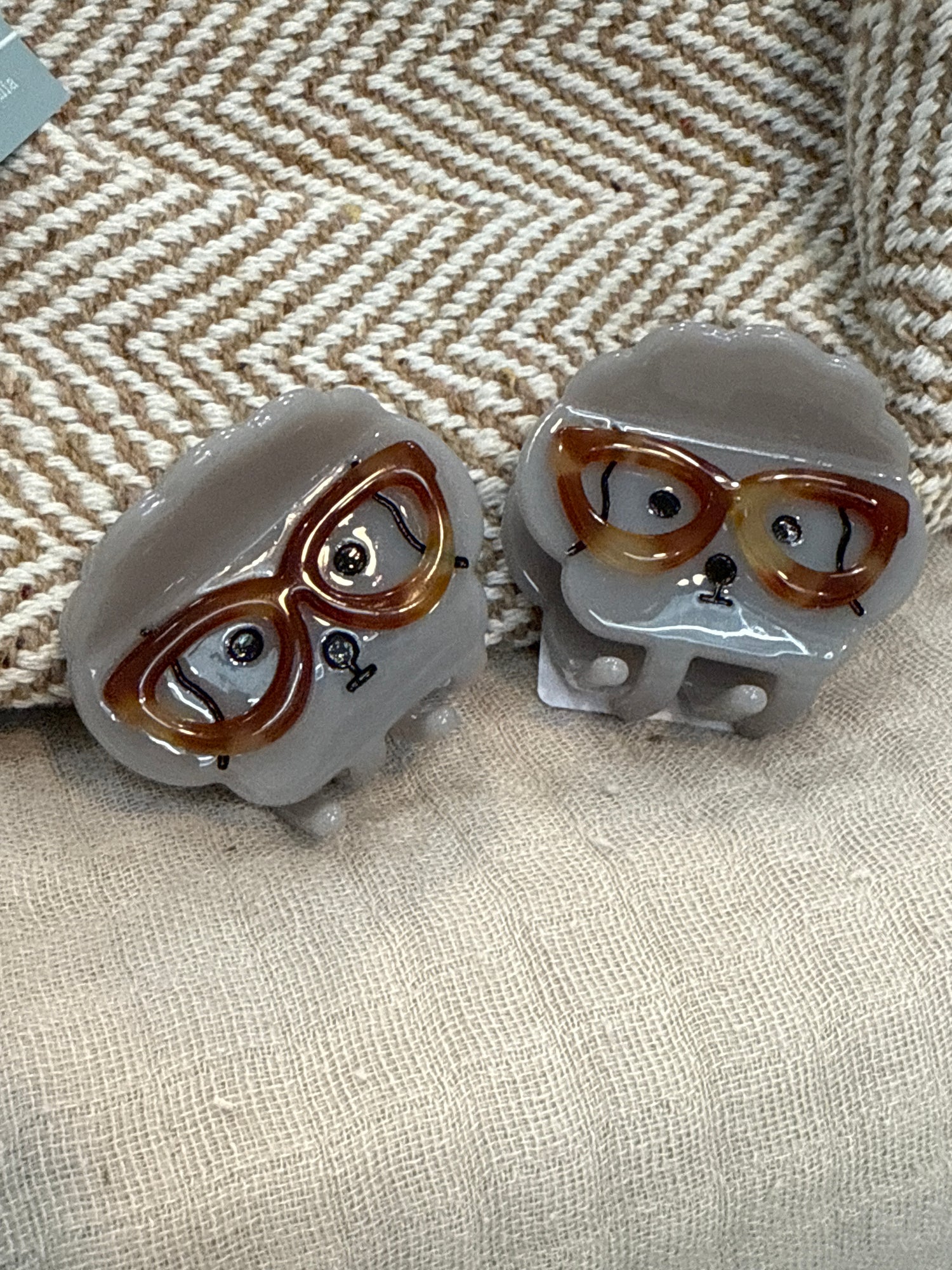 Jaw Hair Clip | Glasses Dog