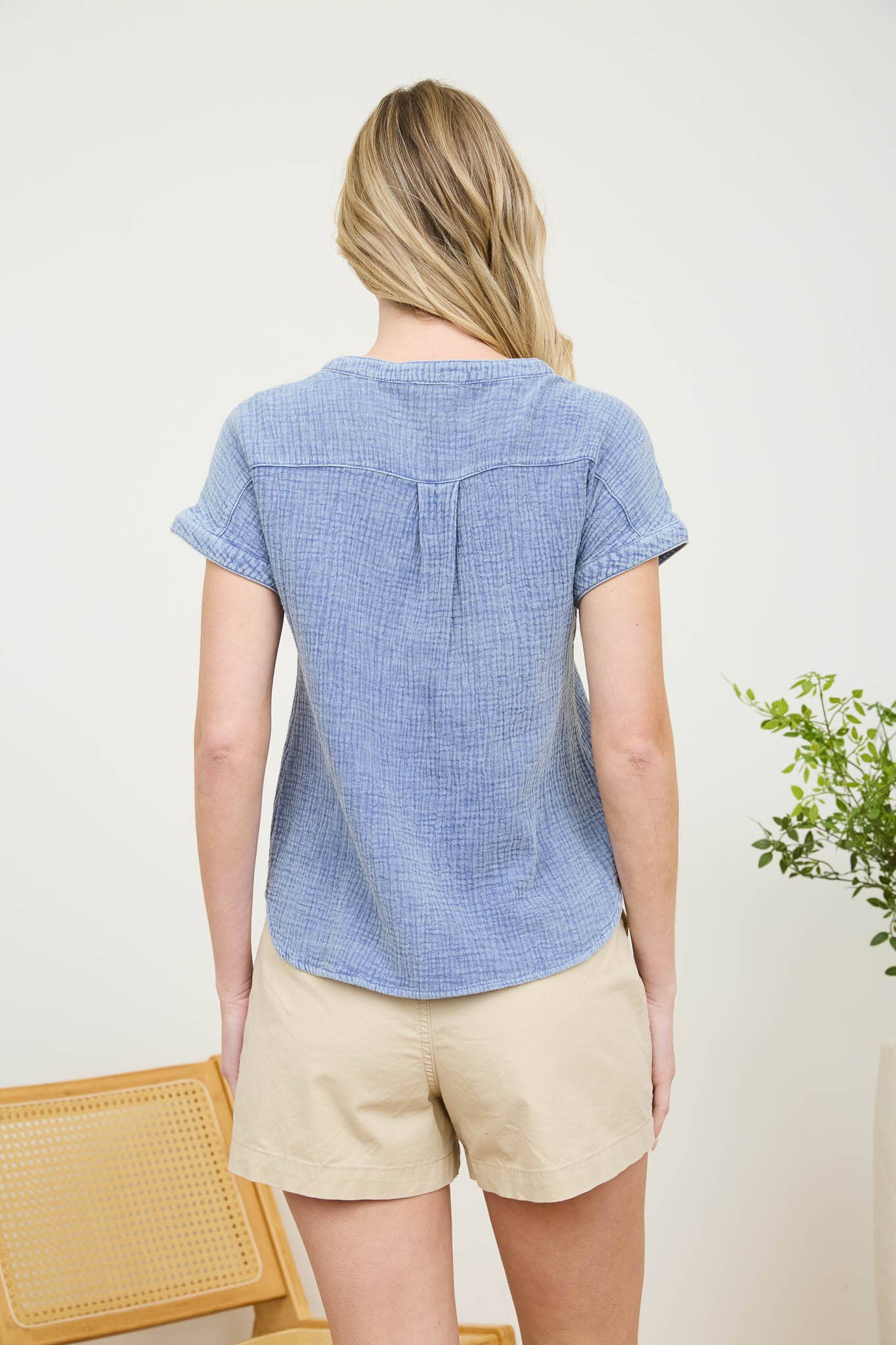 COTTON GAUZE TOP | SHORT SLEEVE HENLEY CHAMBRAY