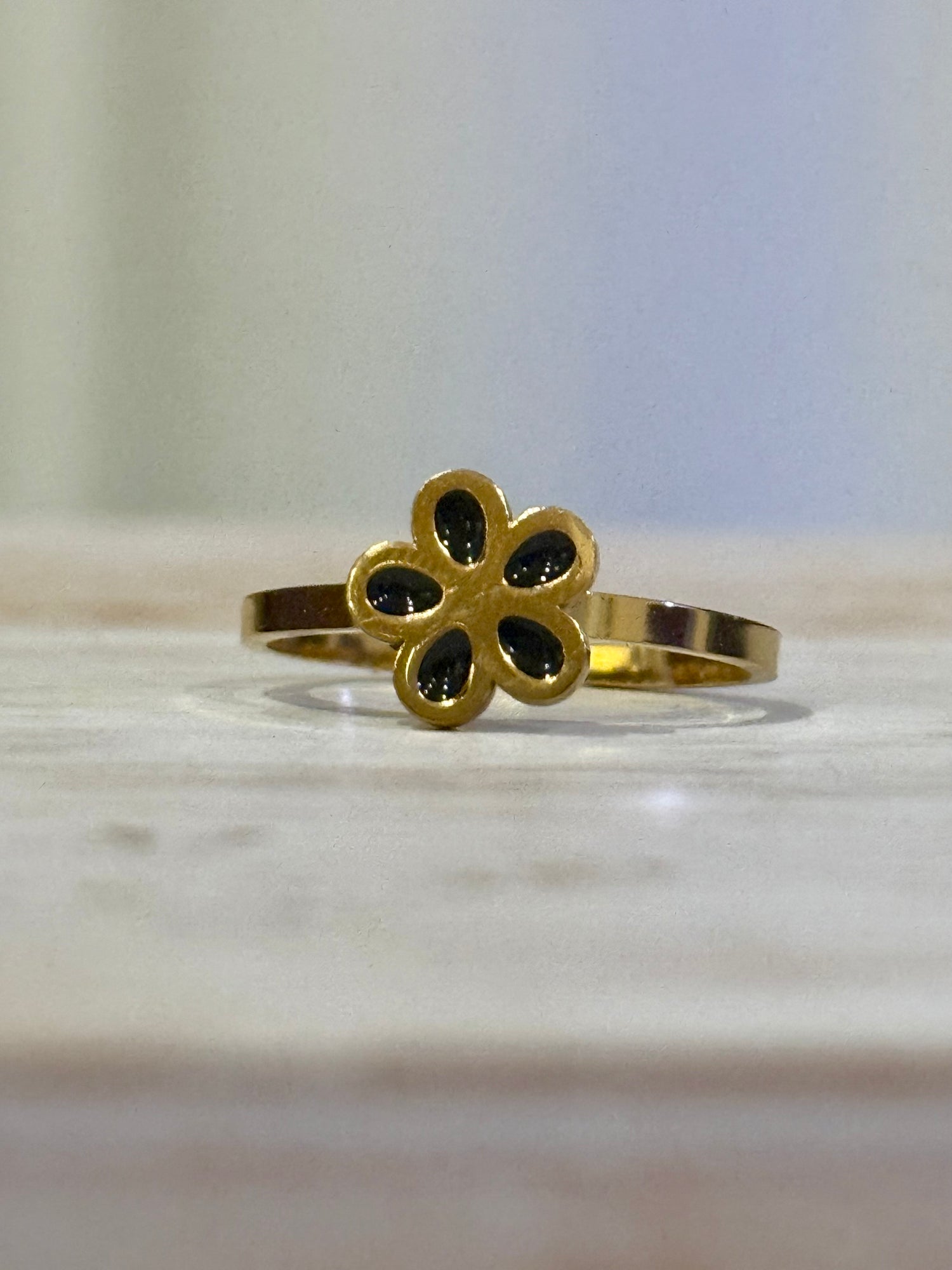 Stainless Ring | Enamel black daisy