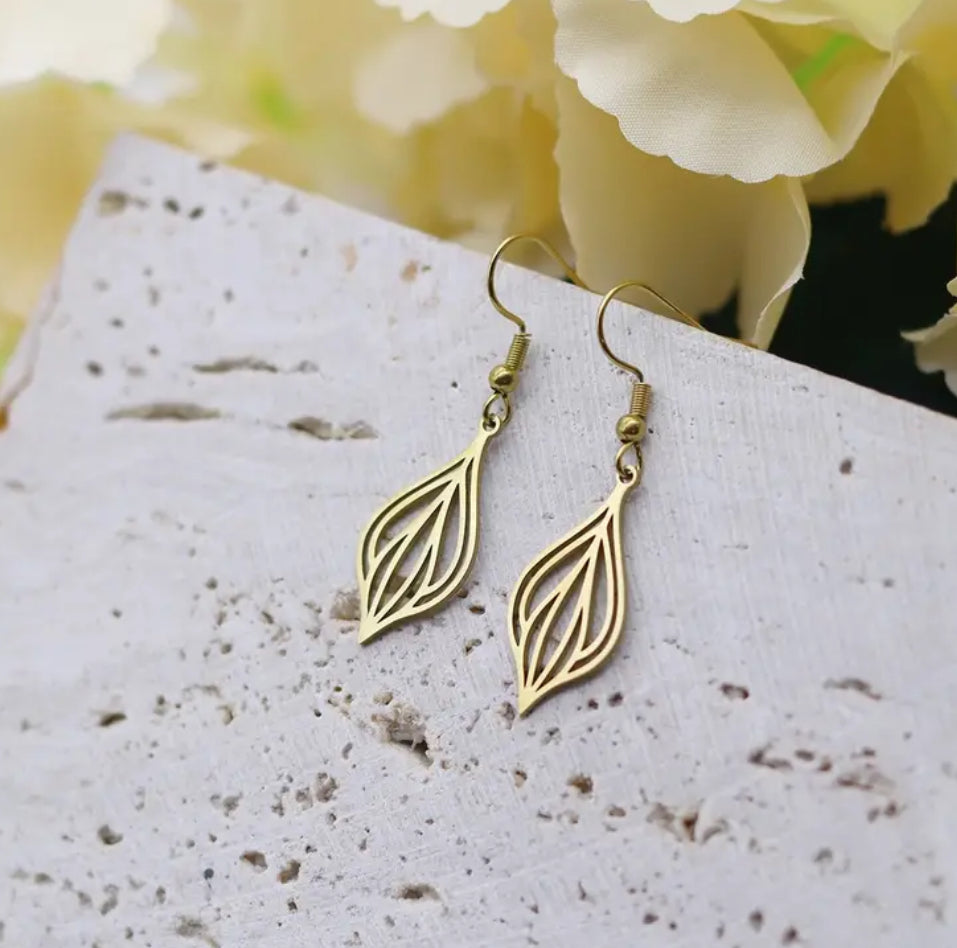 Stanless Steel Dangle Earrings | Simple Leaf (Gold)
