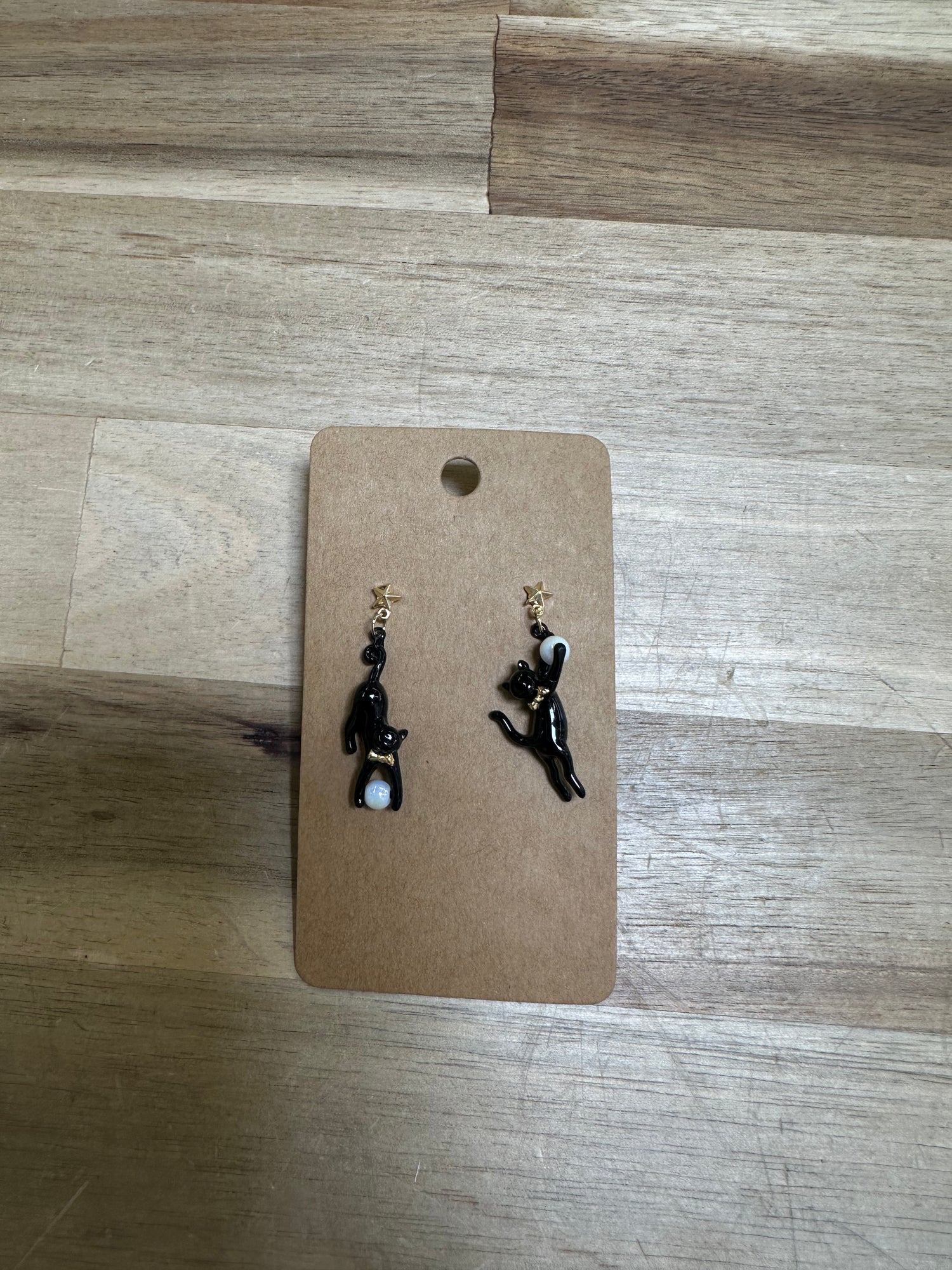 Earring I Playful Black Cat