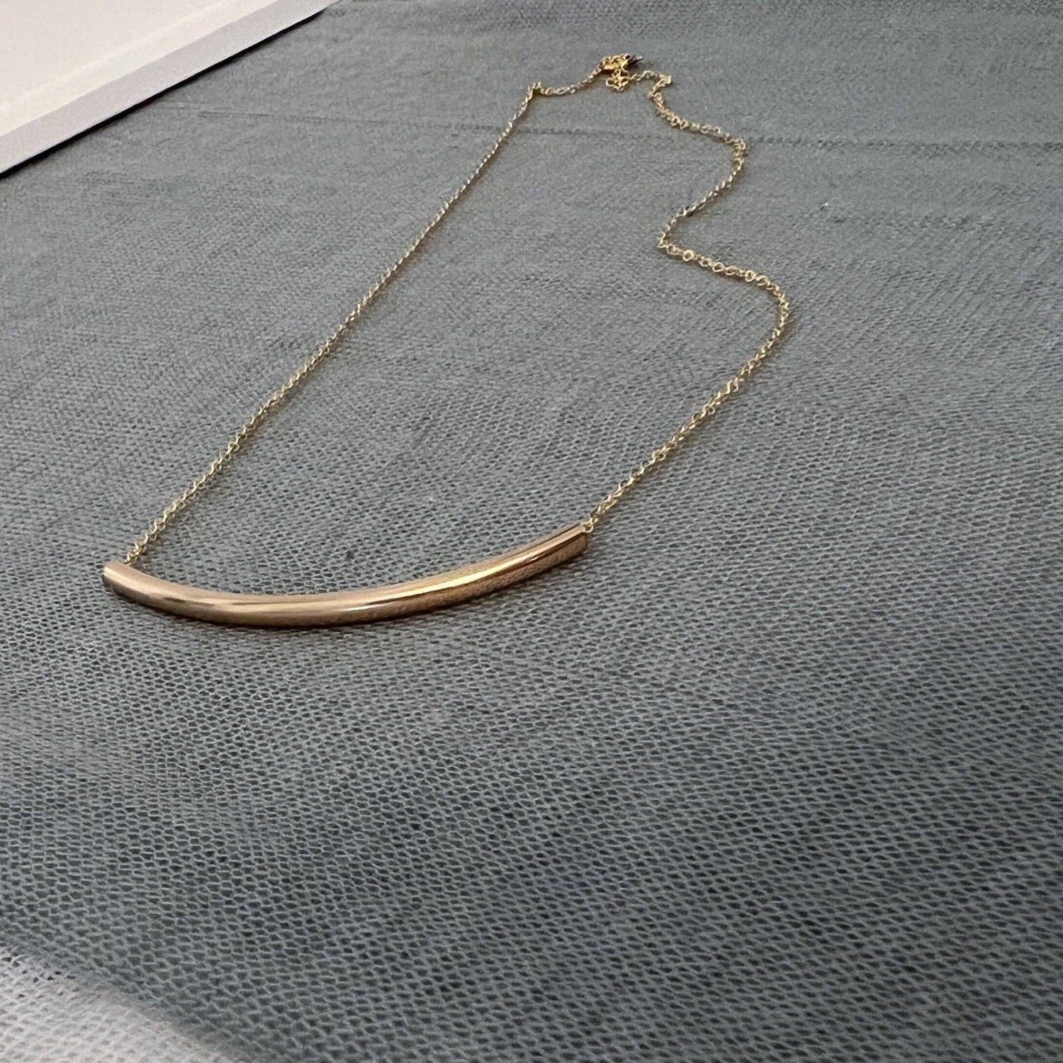 Necklace | Crescent Curved Bar - Gold